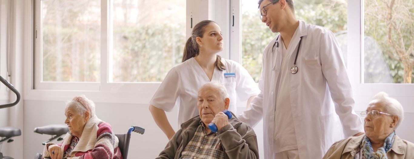 Geriatría: Atención integral para el adulto mayor